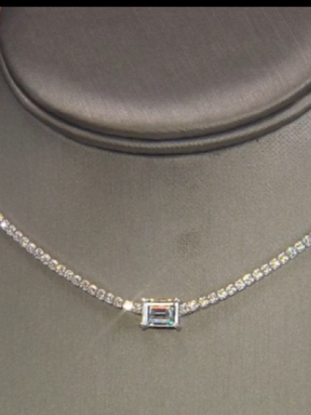 Judith Ripka -Tennis Necklace with Emerald-Cut Center Stone - choker